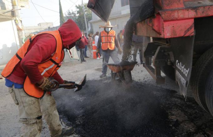 AYUNTAMIENTO . El alcalde Eduardo Rivera arranca obras de construcción de pavimento en Mayorazgo.