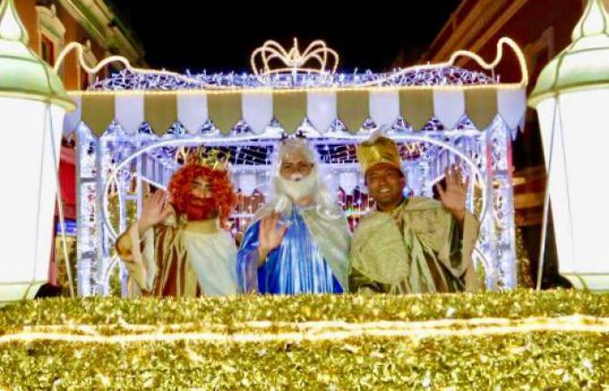 AYUNTAMIENTO . El alcalde Eduardo Rivera y Liliana Ortíz anuncian desfile de Reyes Magos.