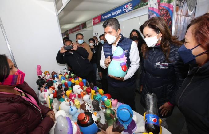 AYUNTAMIENTO . Invita el Ayuntamiento de Puebla a realizar compras navideñas en mercados locales.
