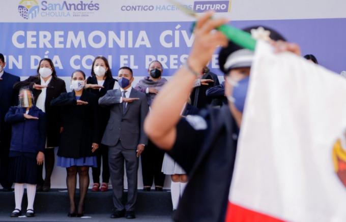 Encabeza alcalde de San Andrés Cholula primera ceremonia cívica del año.