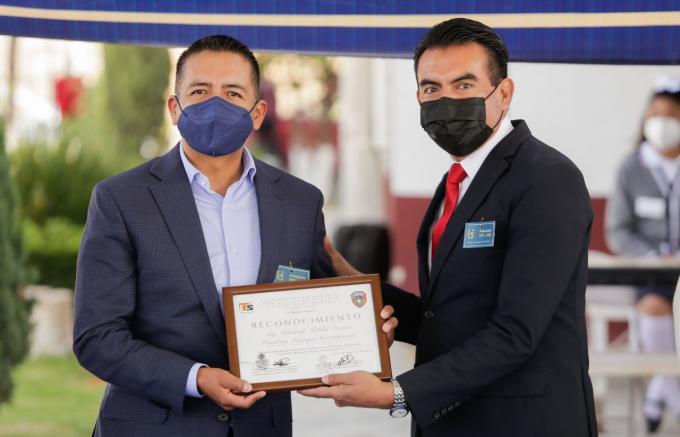 CHOLULA . Participa en el 50 aniversario de la Telesecundaria Víctor Hugo, el alcalde de San Andrés Cholula Edmundo Tlatehui