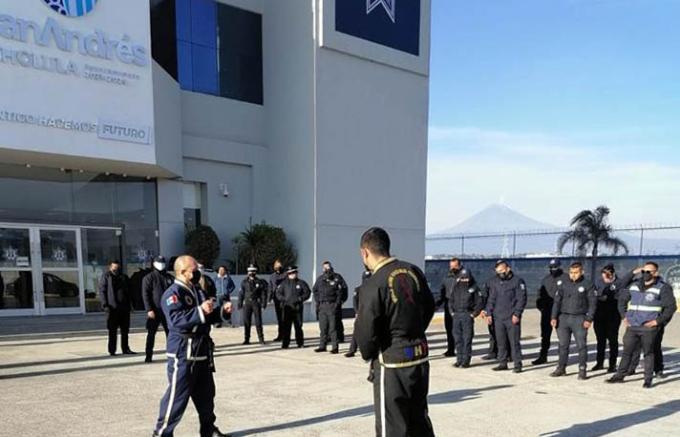 CHOLULA . Capacitan a policías municipales de San Andrés Cholula especialistas de Corea del Sur.