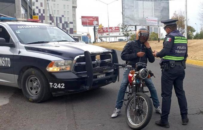 CHOLULA . Realiza revisión a conductores de motocicletas la policía de San Andrés Cholula.