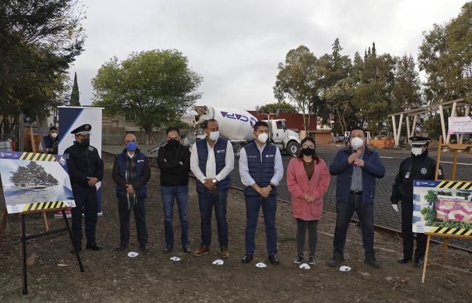 Inspecciona construcción del Parque Tabachines el alcalde Eduardo Rivera