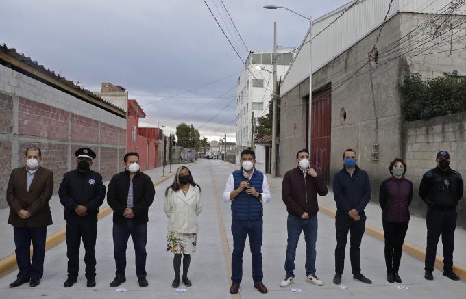 Concluye rehabilitación vial con concreto hidráulico de la calle Bachilleres en la Junta Auxiliar San Francisco Totimehuacan.