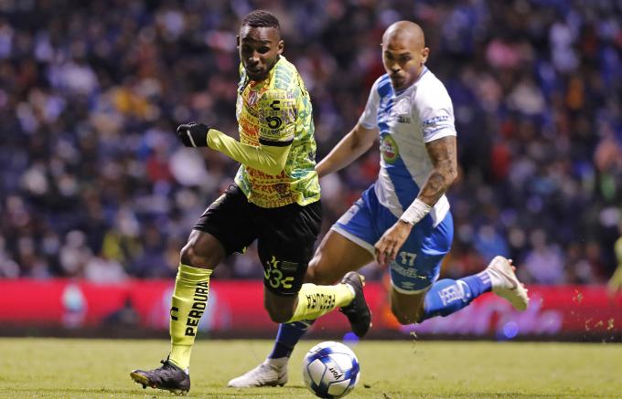 Con gol de Guillermo Martínez, Puebla rescata empate ante el Atlas