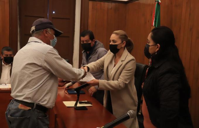 Sostiene mesa de trabajo Paola Angon con vecinos de las 13 juntas auxiliares de San Pedro Cholula.