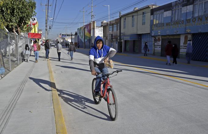 Apertura de la calle 117 Poniente tras concluir rehabilitación con concreto hidráulico y asfalto.