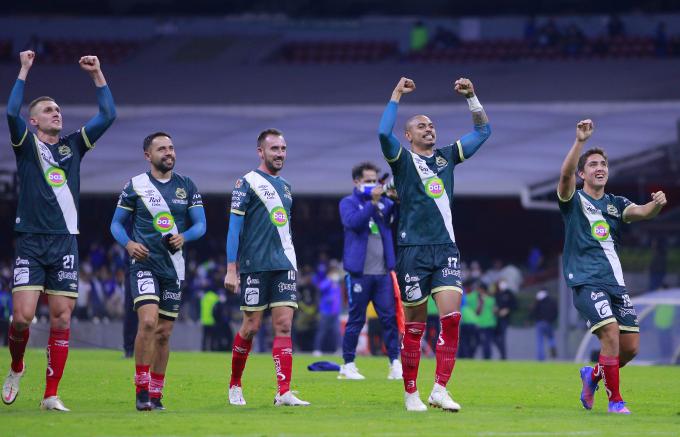 Puebla sigue en plan grande y derrota 1-3 a Cruz Azul