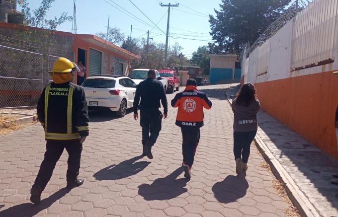 TLAXCALA . Activa protocolo Protección Civil Municipal por posible fuga de gas en kínder de San Lucas Cuauhtelulpan.
