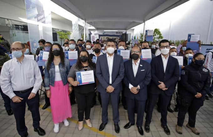 Finaliza capacitación a profesionales del volante en materia de atención al visitante.