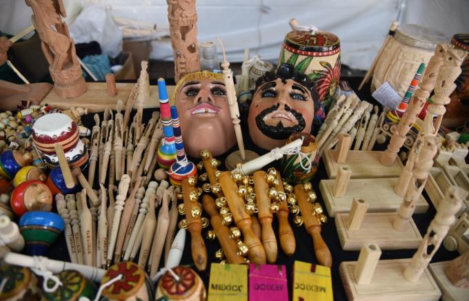 Artesanos de Tlaxcala promueven sus creaciones durante Tour Mundial de Voleibol de Playa 