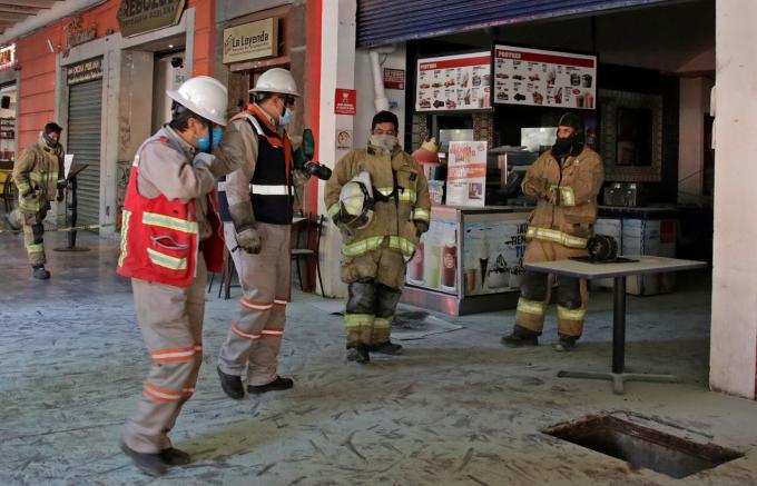 Protección Civil Municipal atiende conato de incendio y mitigación de riesgos en negocio de la 2 Sur.