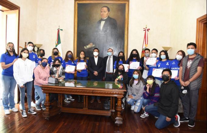 Reconoce Tlaxcala Capital labor de jóvenes traductores en Tour de Voleibol