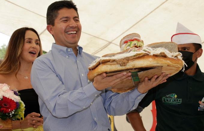 Inaugura Eduardo Rivera la Feria de la Cemita