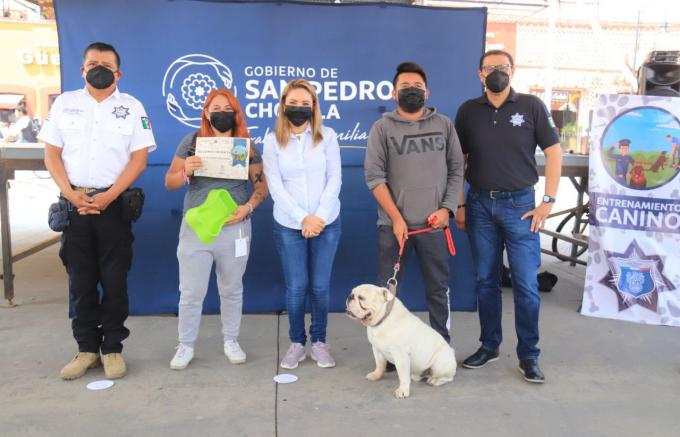 SAN PEDRO CHOLULA . Paola Angon reconoce a participantes del programa Entrena a tu Lomito