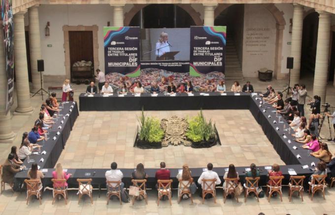 Presidenta del DIF de San Pedro Cholula presenta proyecto Casa Rosa en la red nacional de DIF´s municipales.