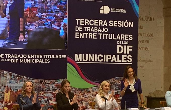 Liliana Ortiz tomó protesta como co-presidenta de la Red Nacional de Sistemas DIF municipales.