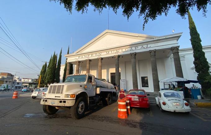 Alista el panteón municipal el Ayuntamiento de Puebla para recibir a visitantes el Día de la Madres.