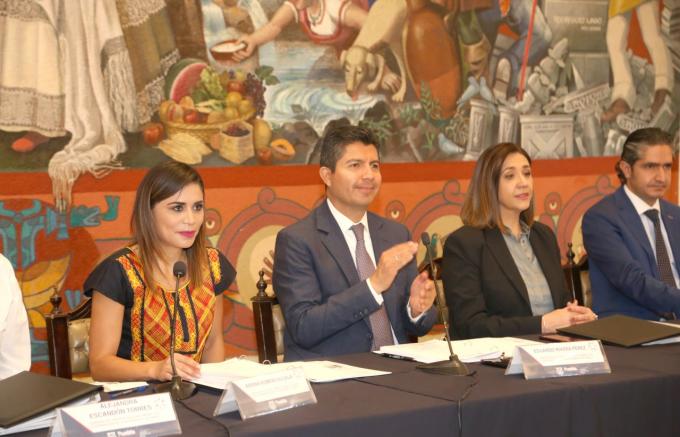 Eduardo Rivera Pérez toma protesta al Comité de Igualdad Laboral y No Discriminación.