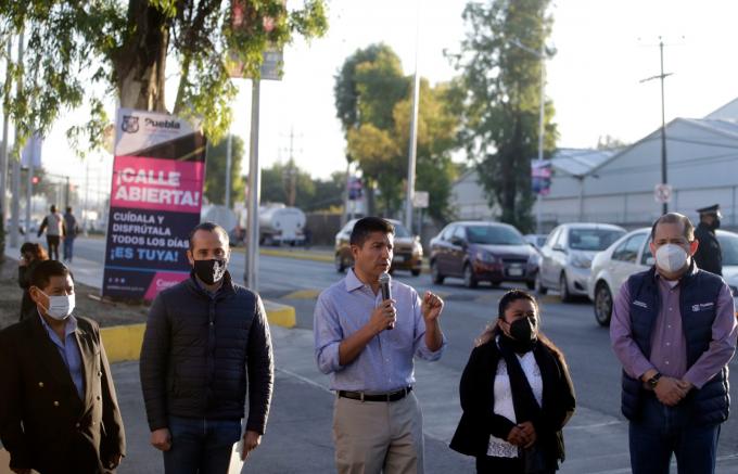 Eduardo Rivera entrega rehabilitación de carretera a Manzanilla