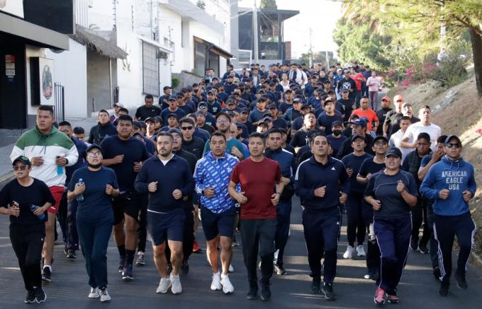 Eduardo Rivera encabeza tercera carrera recreativa con cadetes.