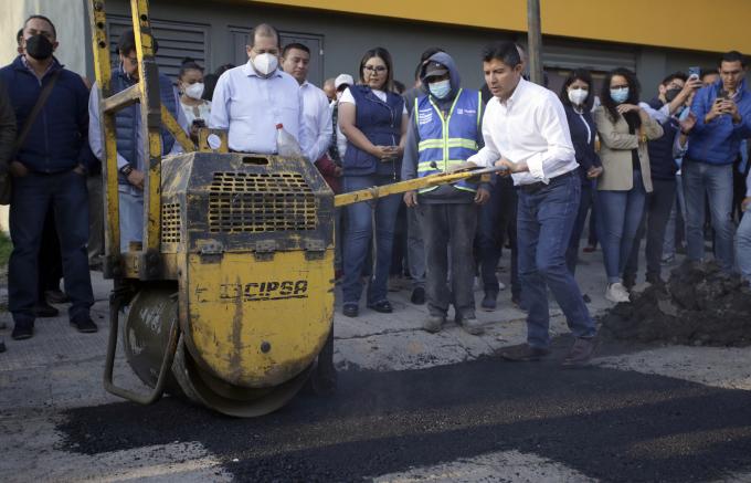 Arranca Ayuntamiento de Puebla segunda etapa de bacheo en la capital.