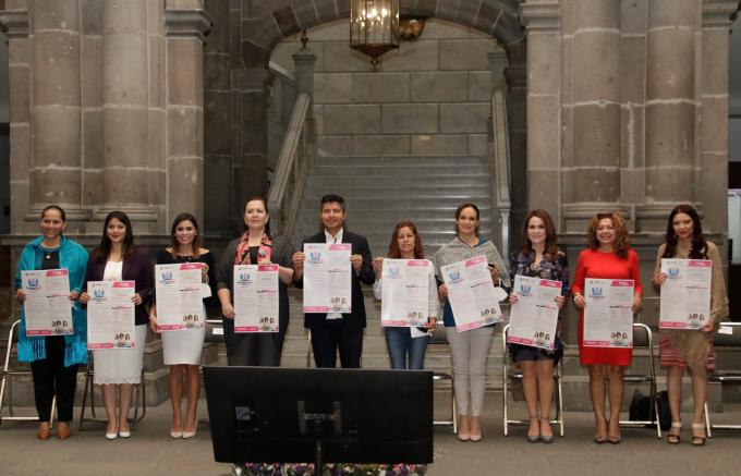 Presenta Eduardo Rivera el programa Contigo Mujer