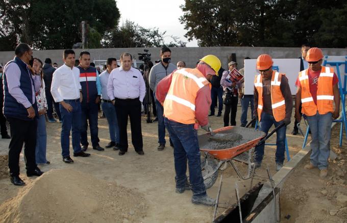 El alcalde de Puebla Eduardo Rivera supervisa avance de obra del Parque Romero Vargas