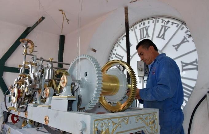 Restaura los relojes del gallito y del Palacio Municipal, el Ayuntamiento de Puebla.