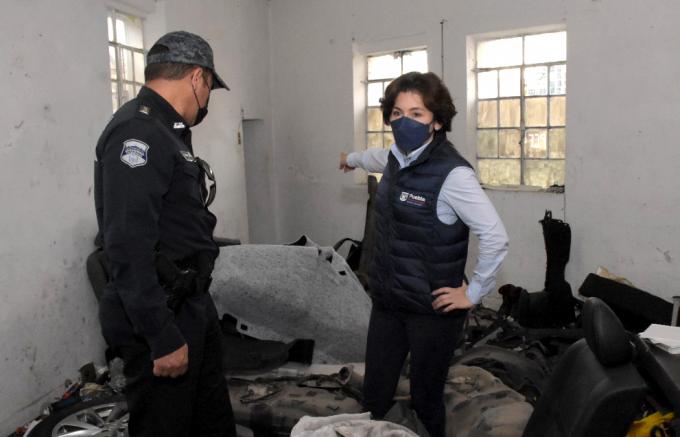 Policía Municipal de Puebla ubica inmueble con vehículos  y autopartes en Xanenetla