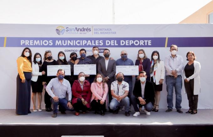 Entrega Edmundo Tlatehui premios municipales del deporte