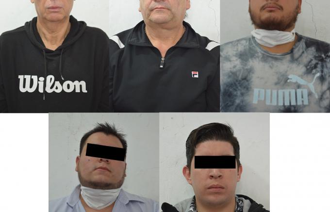 Tras Persecución, Policía Municipal de Puebla detiene a cinco hombres por robo de camioneta.