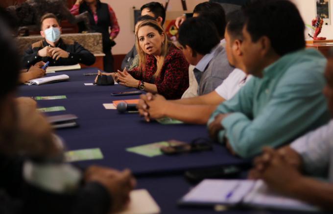Sostiene Paola Angon reunión de seguridad con presidentes auxiliares