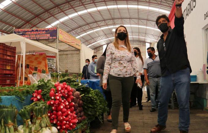 Fortalece Paola Angon vigilancia del mercado de Xixitla