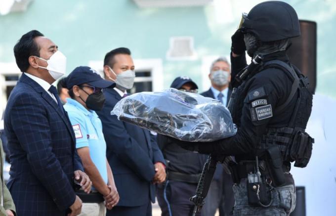 Entrega Ayuntamiento de Tlaxcala equipamiento a Policía Municipal