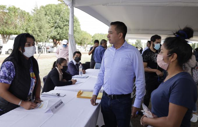 Otorgan servicios con viernes de gobierno de proximidad a las y los vecinos de la delegación Atlixcáyotl