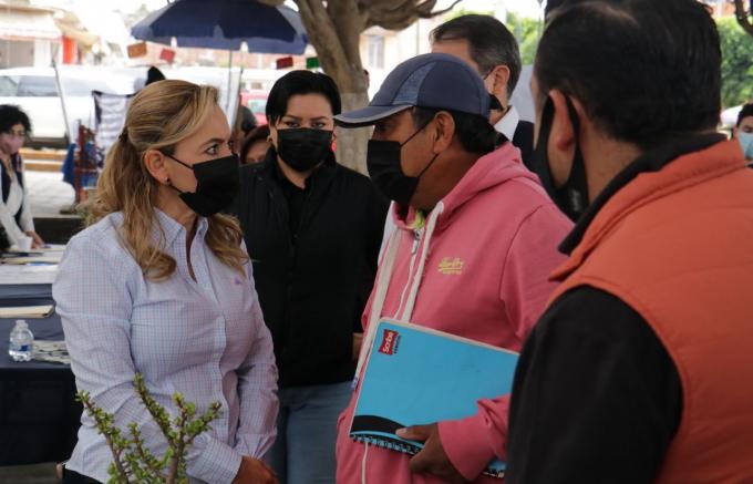 Paola Angon encabeza jornada de atención ciudadana en Santa Bárbara Almoloya 