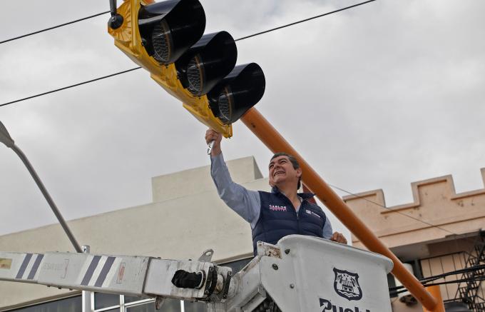 Red semafórica de avenida Circunvalación será retirada por el Ayuntamiento de Puebla para mejorar el flujo vehicular.