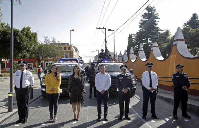 Entrega Edmundo Tlatehui patrullas a la policía municipal de San Andrés Cholula