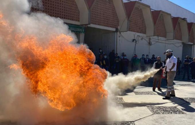 Capacita Protección Civil de Tlaxcala Capital a locatarios del Mercado Municipal