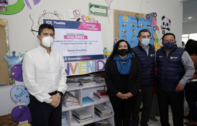 Entrega Eduardo Rivera apoyos a estancias infantiles