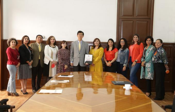 Regidores poblanos reconocen a Kim Won-Ho como visitante distinguido