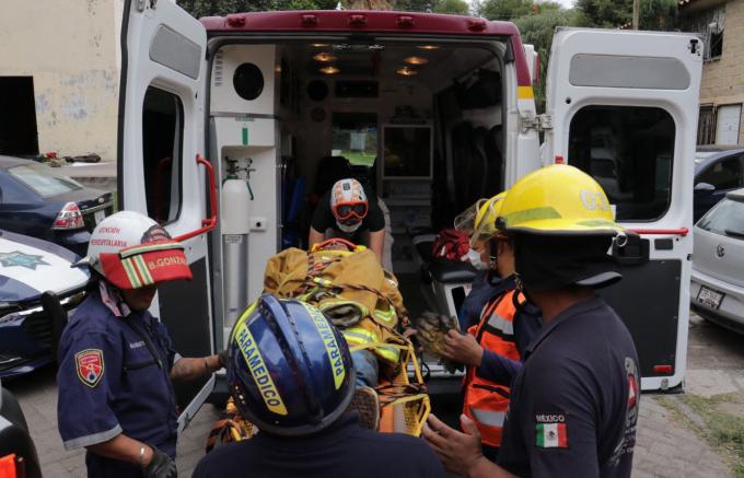 Protección Civil de San Pedro Cholula rescata a joven intoxicado en Momoxpan