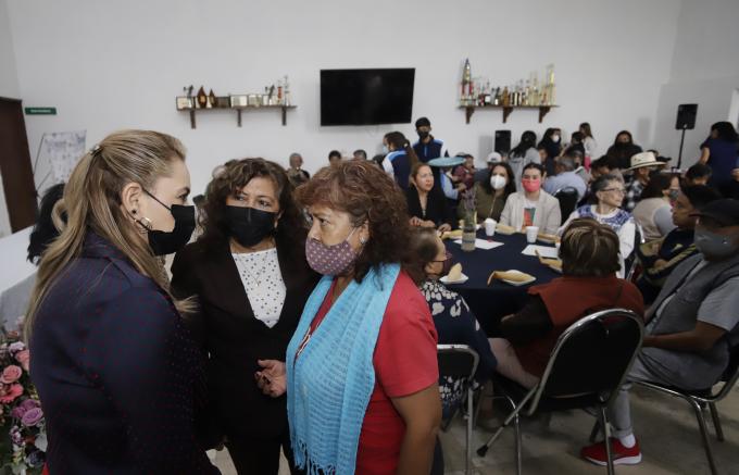 Reinaugura la Casa del Abue la presidenta municipal de San Pedro Cholula, Paola Angon.