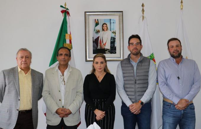 Sostiene reunión de trabajo Paola Angon con integrantes de Canadevi
