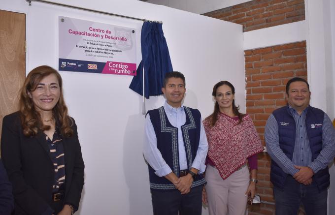 Eduardo Rivera inaugura Centro de Capacitación y Desarrollo en Habilidades Digitales para adultos mayores