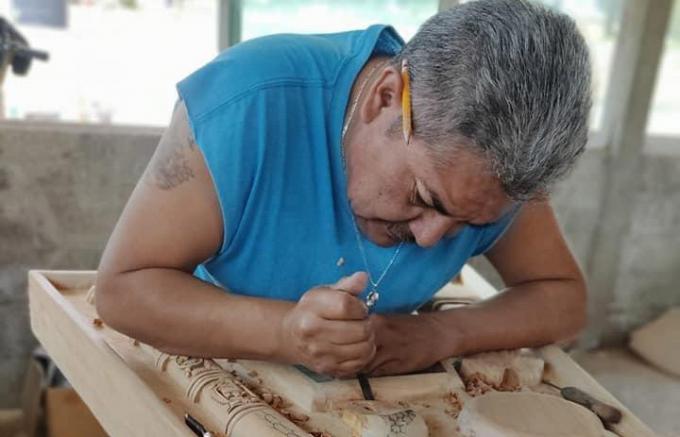 Artesano que elaboró letras monumentales de Tlaxcala está orgulloso de su origen tlaxcalteca