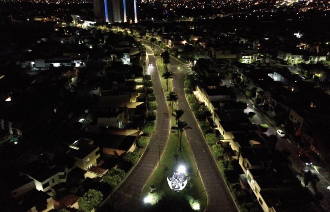 Pone en funcionamiento Edmundo Tlatehui 167 luminarias en Lomas de Angelópolis