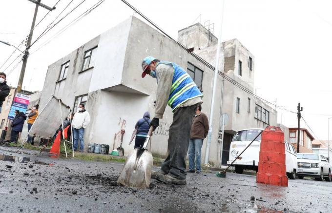 Ayuntamiento de Puebla amplia trabajos de bacheo